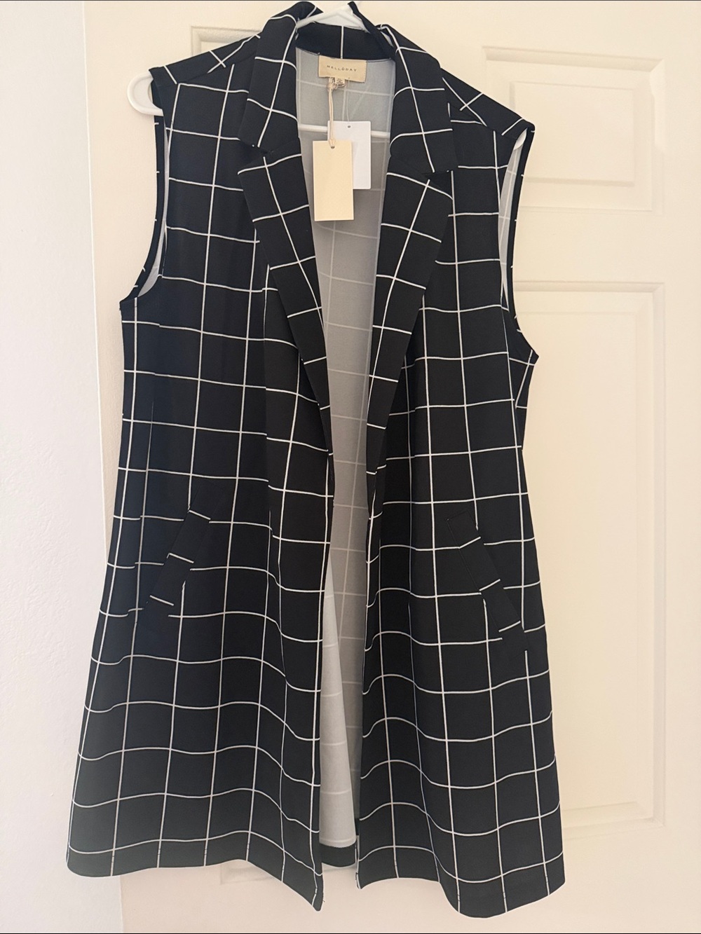 Black Sleeveless Windowpane Long Vest